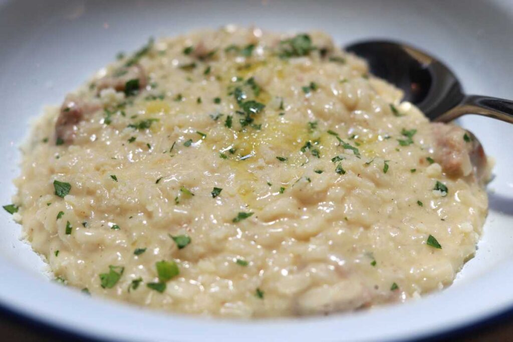 Risotto cremoso nel piatto