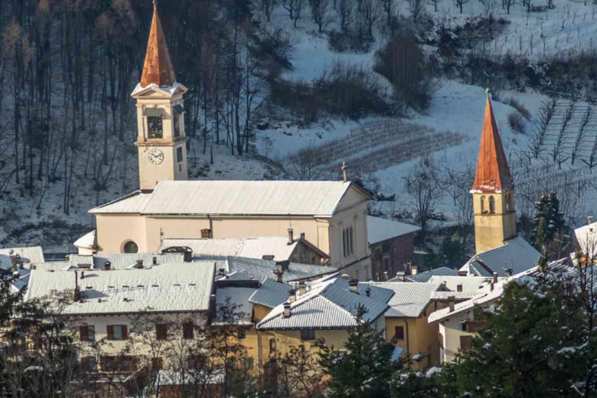 Case in Trentino coperte dalla neve