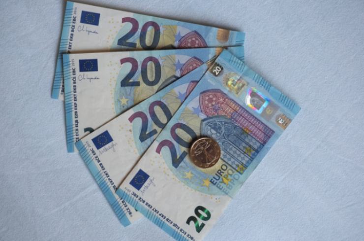 banconote da 20 euro a ventaglio