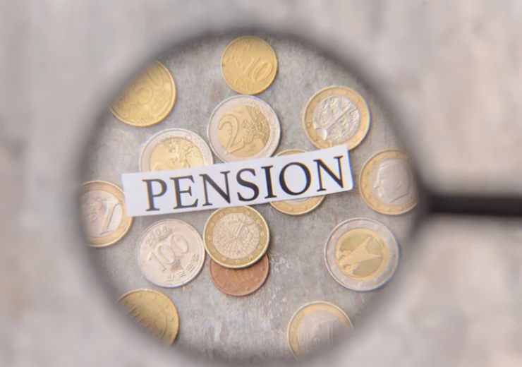 lente d'ingrandimento con monete e scritta pension