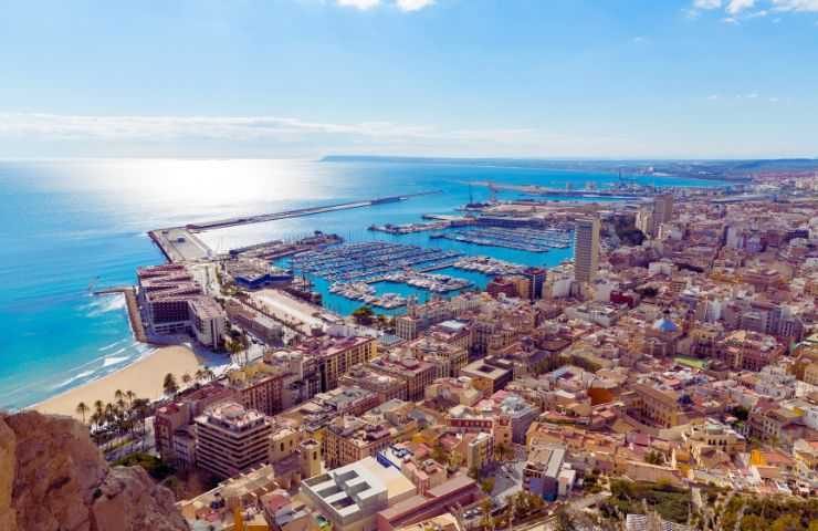 golfo di alicante con porto